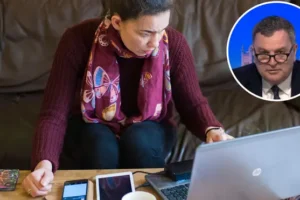 Working From Home fuels long term sickness says minister as record 2.5million people signed off work