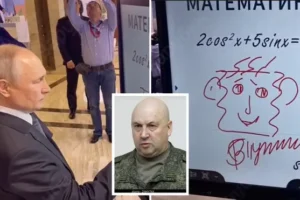 Putin draws bizarre smiley face and poses for selfies, as Kremlin ‘cleans house’ after failed Wagner Group march
