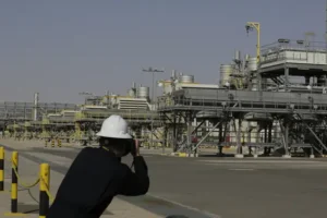 Saudi Arabia and Russia cut oil supply again in bid to boost prices