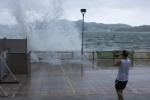 Schools and stock market closed as Typhoon Talim sweeps south of Hong Kong