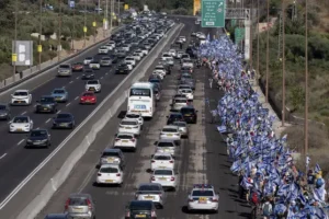 Thousands march from Tel Aviv to Jerusalem to protest against judicial overhaul
