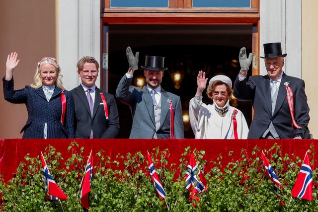 5e2822685e6741beaf7e6d88782b5700 From left: Norway’s Crown Princess Mette-Marit, Prince Sverre Magnus, Crown Prince Haakon, Queen Sonja and King Harald V wave from the balcony at Skaugum, their official residence
