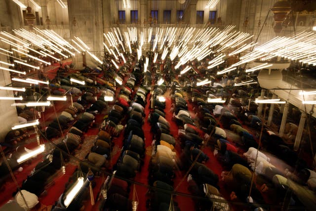 6bc835ab07624dd5bb164833fb9784a3 Muslims pray as they celebrate Eid al-Fitr, marking the end of Ramadan at Fatih mosque in Istanbul, Turkey