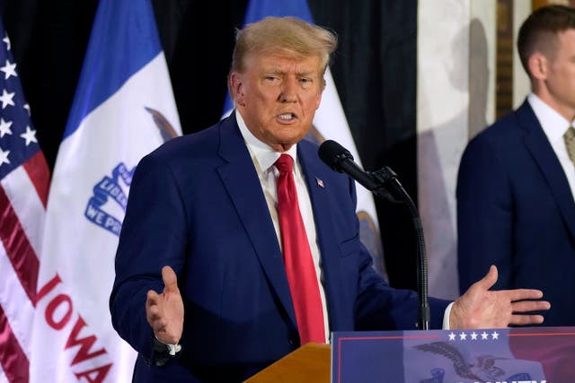 Donald Trump speaks to campaign volunteers