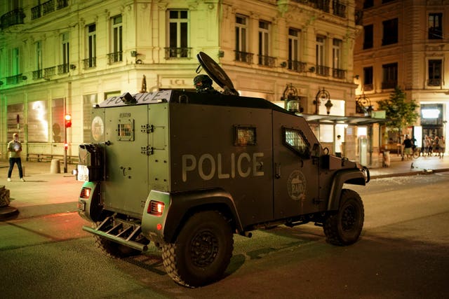 86d9cc72ba9e49858ac365576a836506 France Police Shooting