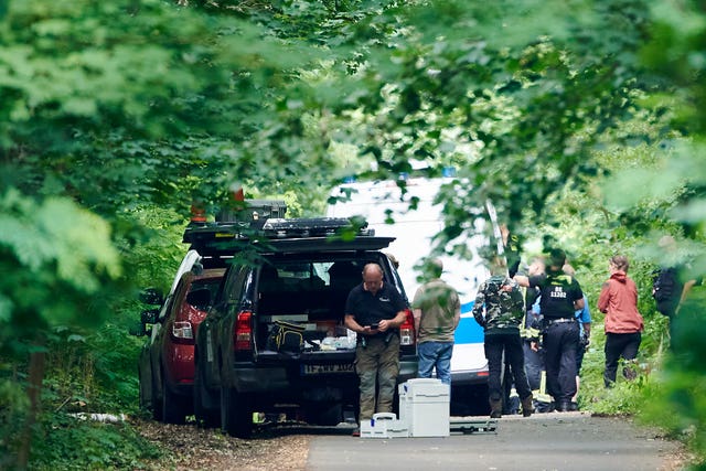 b496110535614f53b4c659268c10a206 Police search woodland