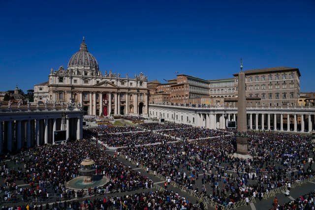 e04c5ced06c64952886c30f4cf7e4b8b St Peter’s Square at the Vatican during the Easter Sunday Mass celebrated by Pope Francis