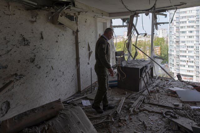 e0c2feed39714457b647f671f2ebe9be Kyiv mayor Vitali Klitschko in an apartment building damaged by a drone that was shot down during a Russian overnight strike, amid Russia’s attack, in Kyiv, Ukraine