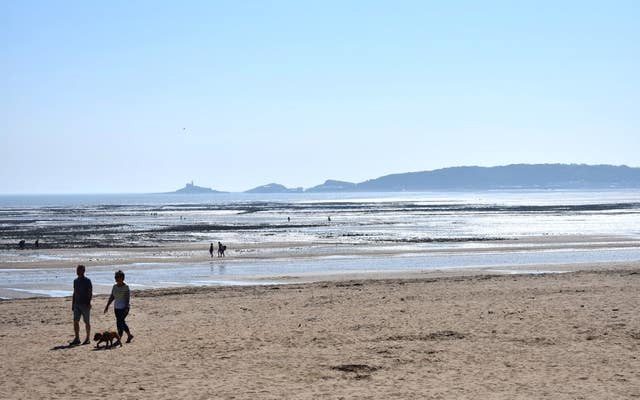 2-42441933 A beach in Swansea