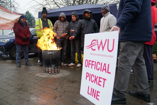 2-70361771 Members of the Communication Workers Union on a picket line