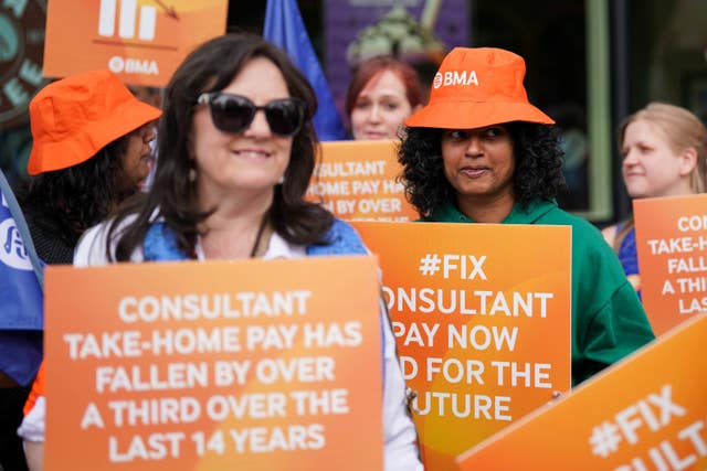 2-73069113 Consultants on strike