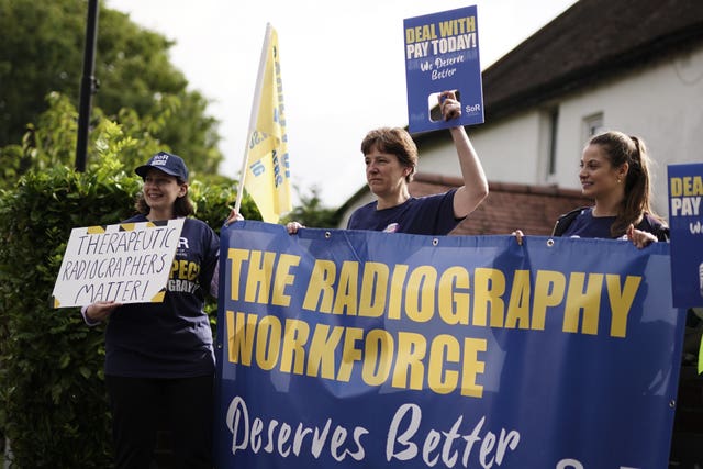 2-73122404 Industrial strike