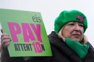 Scottish college lecturers start boycott as part of industrial action