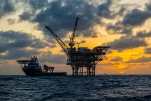 FTSE tumbles as oil major shares fall despite bumper BP profits