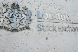 FTSE back in the green as natural resource companies lift again