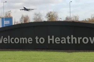 Heathrow security guards stage fresh strike over pay