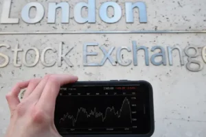London’s FTSE 100 slumps despite US debt ceiling breakthrough
