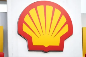 Shell scraps plan to cut oil production 1-2% per year, hikes shareholder payouts