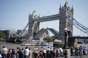 Employers urged to help staff cope with heatwave