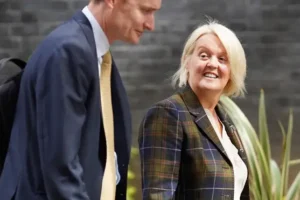 Lenders in ‘productive’ meeting with Hunt as rates hike worsens mortgage crisis
