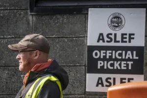 Train drivers to stage overtime ban for another week as part of pay dispute