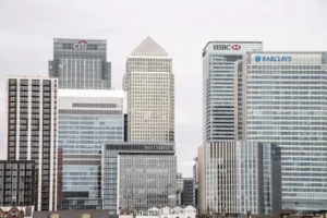 Buoyant bank shares support strong trading session for London markets