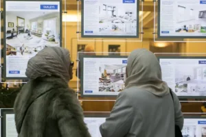 Average UK house price is £7,000 below peak seen last September