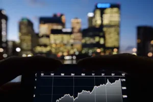 FTSE rallies as housebuilders buoyed by inflation fall