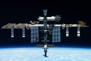 Nasa power outage temporarily halts contact with space station