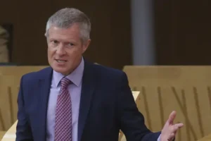Scotland has had ‘slower growth’ in employment and wages since 2014, report says