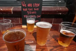 Pubs to continue selling takeaway pints as Covid-era licensing rules retained