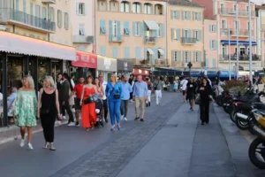 ‘Very rich’ Italian chased down by waiter for ‘only leaving 500 euro tip’ after St Tropez meal
