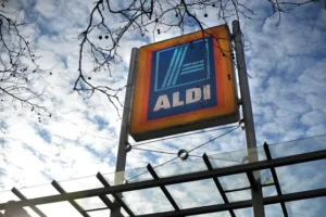 Aldi looking to hire 1,700 workers in warehouses before end of year