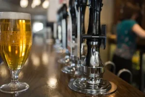 Pub industry seeks licensing changes after football fans left waiting for beer
