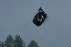 Children among eight trapped in cable car hundreds of feet above Pakistan canyon
