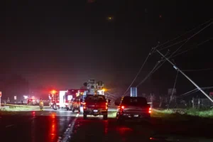 Hundreds without power as 75mph storm hits Michigan
