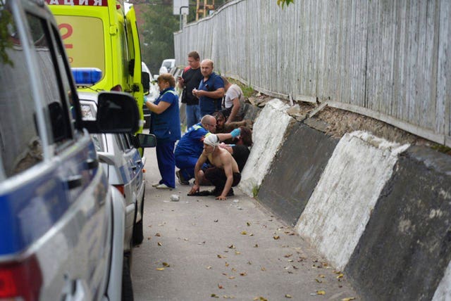 5e8270795a4447da9bdc056ca5f026ad Emergency medics treat injured people at the factory