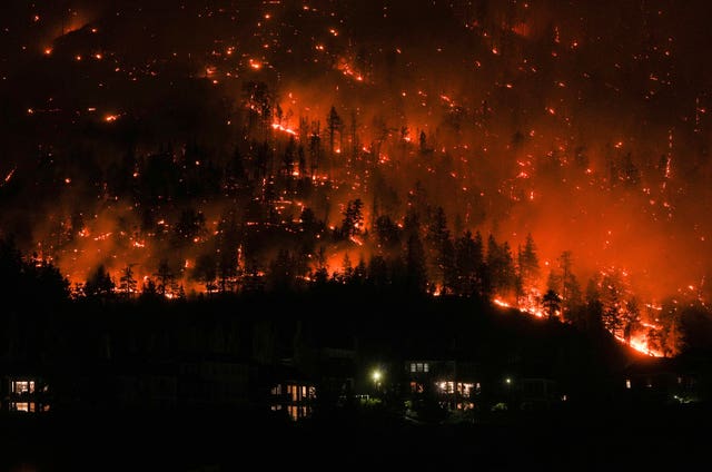 87fdc938cf0a40509eb973b4709e4a58 A wildfire burns on the mountainside