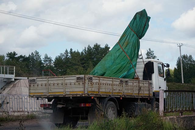8d1a757f6823489a9a04e5c92ccae1e5 Jet parts on a truck
