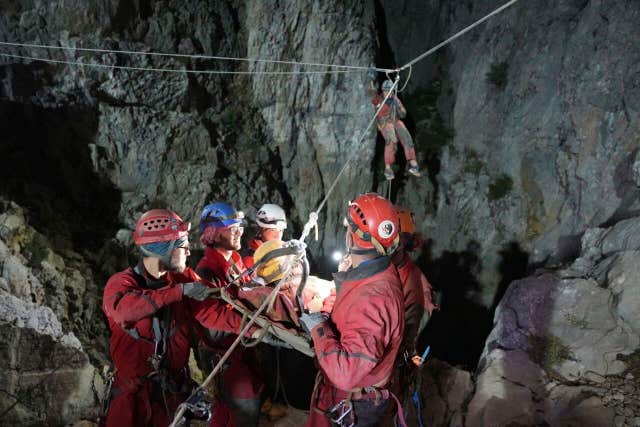 146c806eeb8b433faf2a095771d9ec42 Turkey Cave Rescue