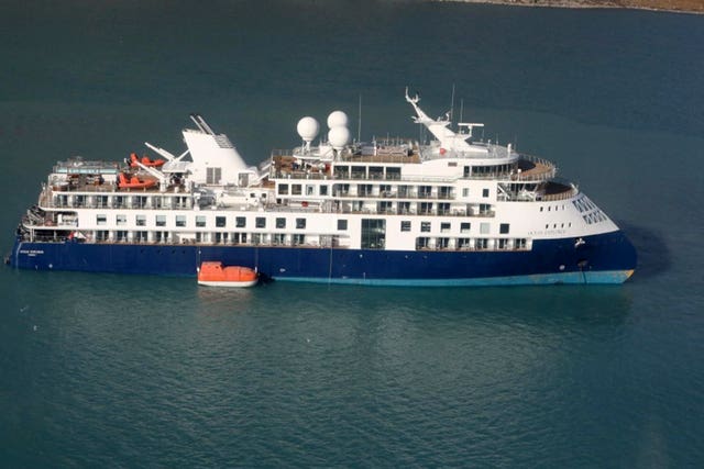14bd23f13eeb41fd921e43ff5214bad0-1 Cruise ship