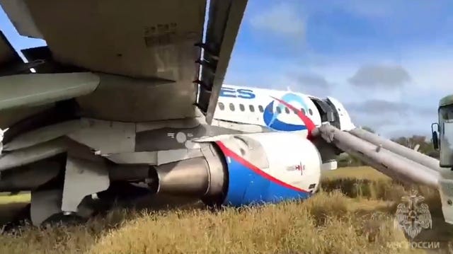 195c4413fc834470b3c0636d2d5e02ea An Airbus A320 of Ural Airlines after an emergency landing near Ubinskoye village, Novosibirsk Region, Russia