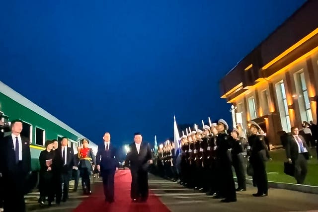40476390bedf49779fe97a255d848d3d Kim Jong Un, centre right, attends a welcome ceremony after crossing the border to Russia at Khasan, about 127km (79 miles) south of Vladivostok