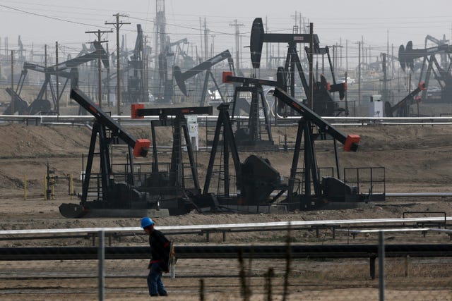 5dea196359b9444790a52e694188d2e7 Oil field