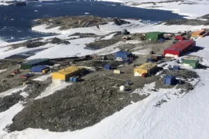 Man who fell ill at Antarctic base rescued after daunting mission