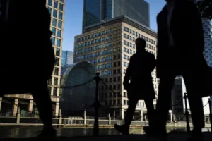 Government urged to back mandatory reporting over ethnicity pay gap