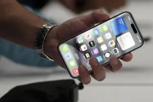 New iPhone 15 a crowd pleaser, experts say