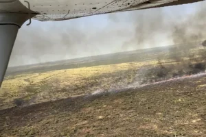 Australian authorities working to protect Outback town against huge wildfire
