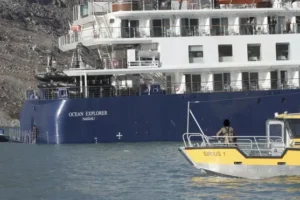 Fresh attempt fails to free luxury cruise ship that ran aground off Greenland
