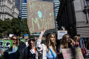 Climate protesters demand end to fossils fuels as Earth heats up